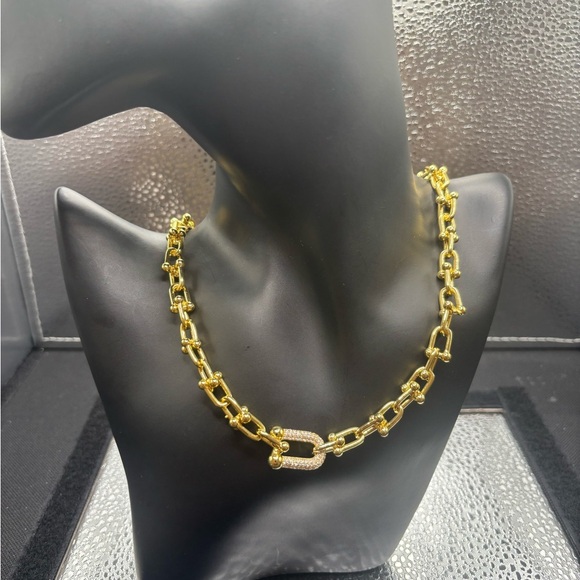 Gorgeous Gold Chain Necklace With CZ Center - Picture 3 of 4